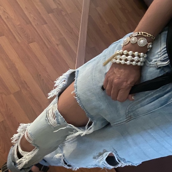 TRIO WHITE PEARL GOLD TASSEL STACK ABLE BRACELET - Picture 2 of 5